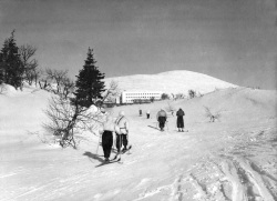 Pallas oli keskeinen paikka suomalaisen alppihiihdon alkutaipaleella. (kuva: Lapland Hotels)